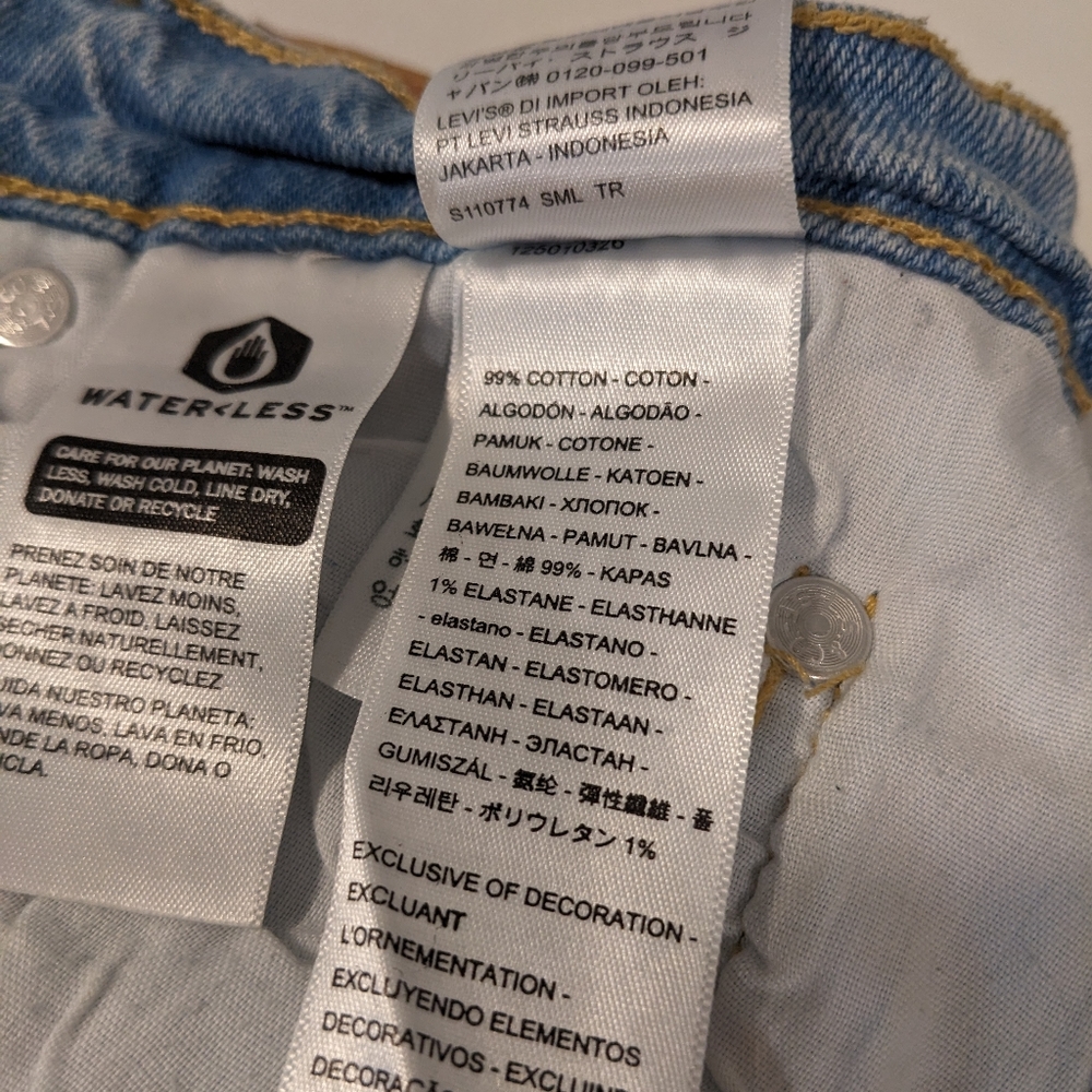 501® LEVI'S® CROP JEANS, Samba Blues, 24x26, EUC - Picture 11 of 14